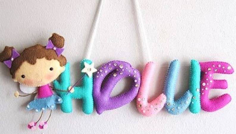 اول اسم کودک را به در اتاقش بچسبانید