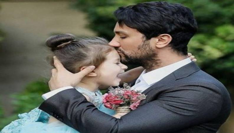 انگلیسی حرف زدن شاهرخ استخری با پناه