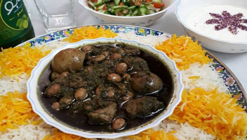 قورمه سبزی با سبزی خشک ولی بسیار خوشمزه!