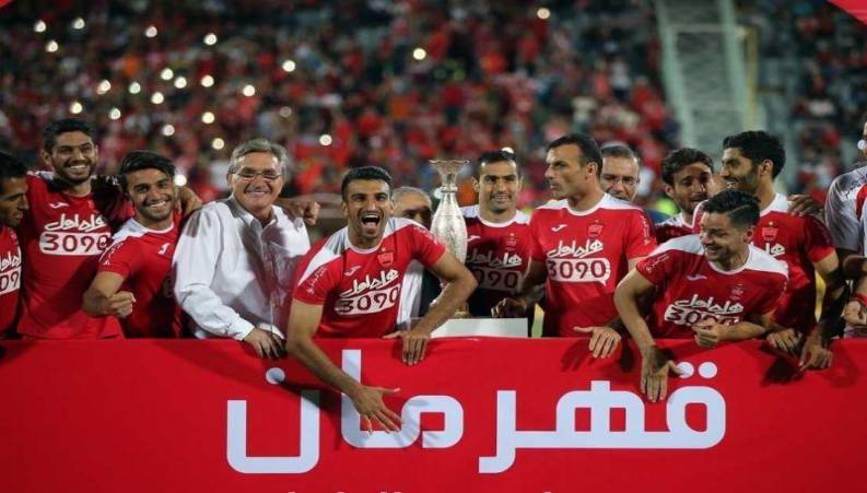 شادی کردن جالب هواداران پرسپولیسی در یک سوپرمارکت