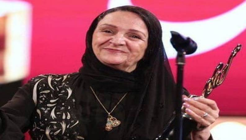 لحظه تشکر گلاب آدینه از همسرش مهدی هاشمی