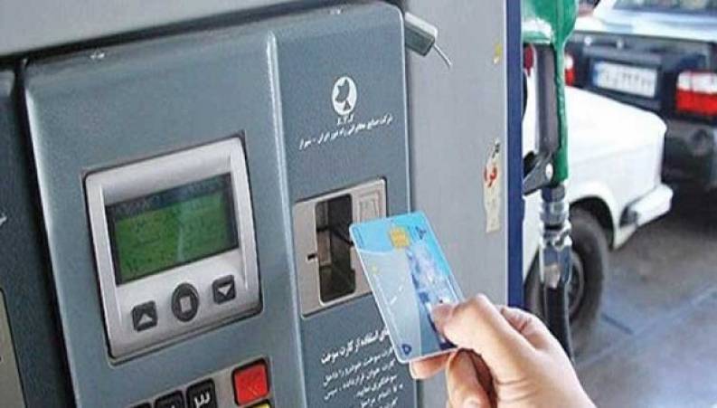 تابلوی 3 هزار تومانی قیمت بنزین در راس ساعت ۱۲ شب