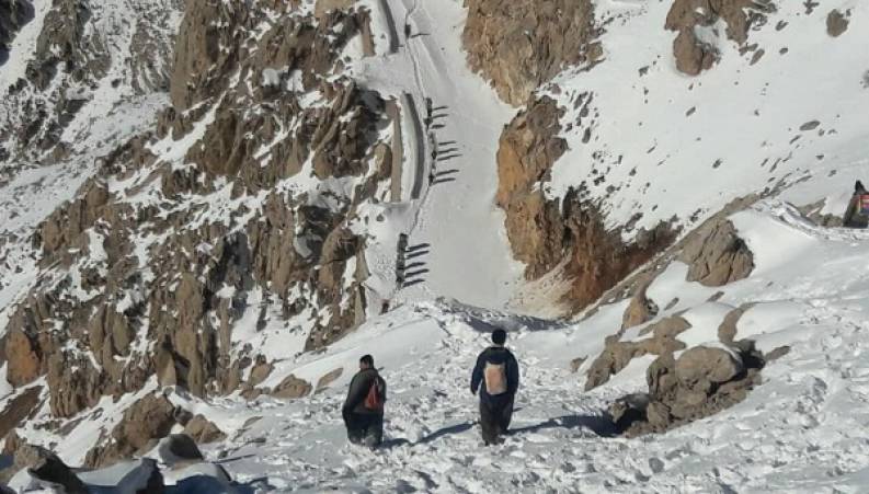 پدر و مادر فرهاد خسروی و آزاد خسروی از کولبری و مرگ فرزندانشان گفتند