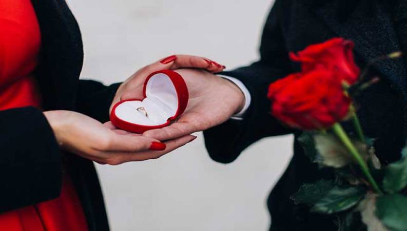 خواستگاری از دخترها وسط خیابان با درآمد ماهانه  ۵ میلیون تومان