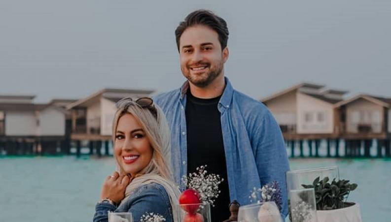 جشن تولد بابک جهان بخش خواننده لب دریا با همسر و دوستان