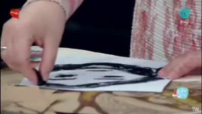 نقاشی المیرا شریفی مقدم با ذغال روی آنتن