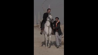 سوارکاری پارسا پیروزفر و علی شادمان در پشت‌صحنه سریال جدید آیدا پناهنده