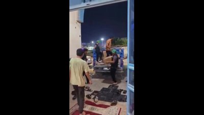 بوی ماه مهر برای بچه‌های جنوب با محسن چاوشی + ویدیو