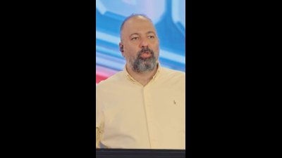 اتفاق غیرمنتظره وسط اجرای علی اوجی در کیش؛ لحظه‌ای که همه را متوجه خود کرد