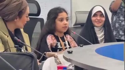 خجالت یکتا ناصر از حرف‌های دخترش در نشست خبری + واکنش منوچهر هادی