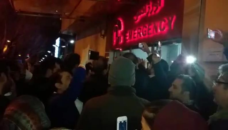 همخوانی مرغ سحر عاشقان محمدرضا شجریان ، در حضور همایون درب بیمارستان