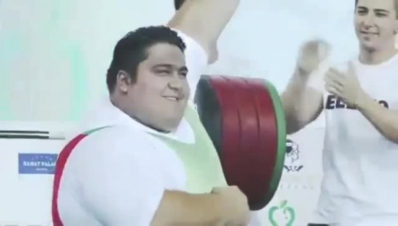 پست پرمعنی  زنده یاد سیامند رحمان قوی ترین مرد جهان