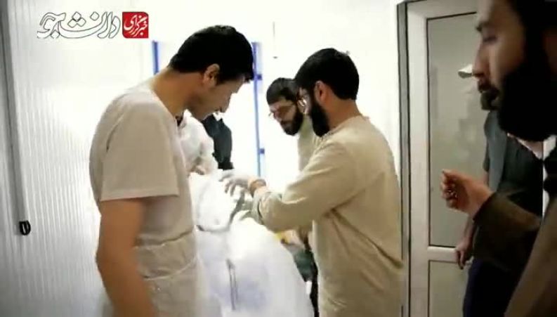 تصاویری تکان‌دهنده از غسل جانباختگان کرونایی توسط روحانیون جهادی