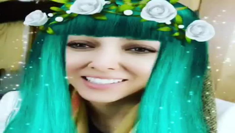 شیطنت همکاران با موهای لیلا اوتادی زمانی که حواسش نبود