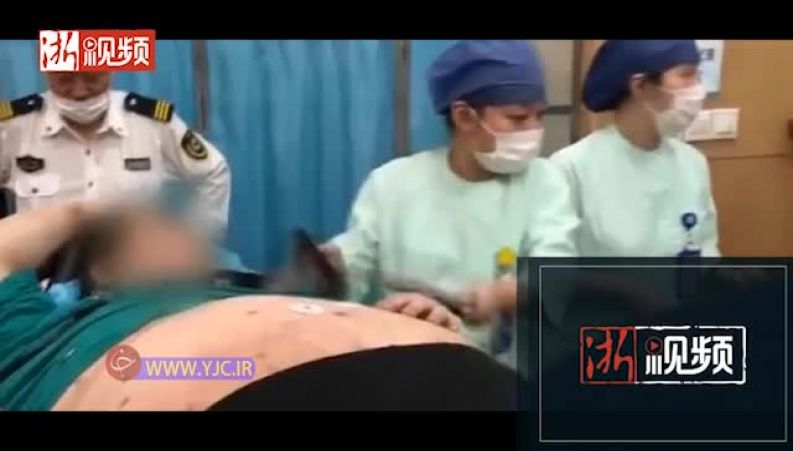 مرد چاقی که ۱۲ مامور آتش‌نشانی را به خانه اش کشاند!