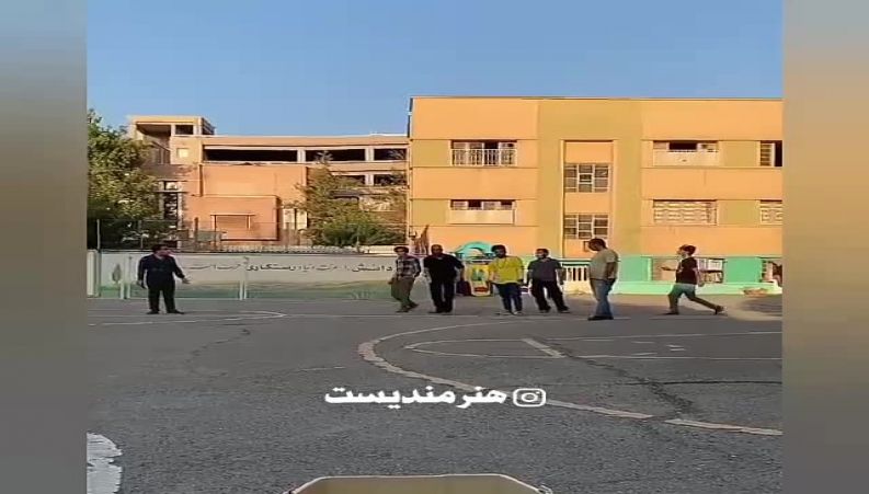 پرتاب بطری استادانه بهرام افشاری بازیگر هم گناه