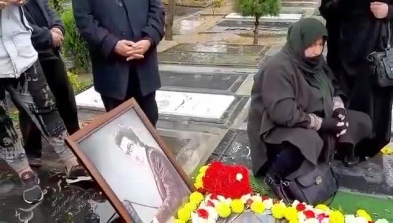 مراسم ششمین سالگرد مرتضی پاشایی بر سر مزار آن مرحوم