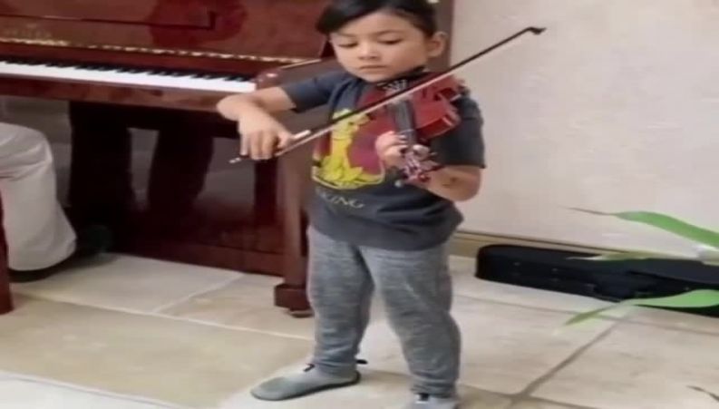هنرنمایی ملینا دختر شادمهر عقیلی در زدن ویولن