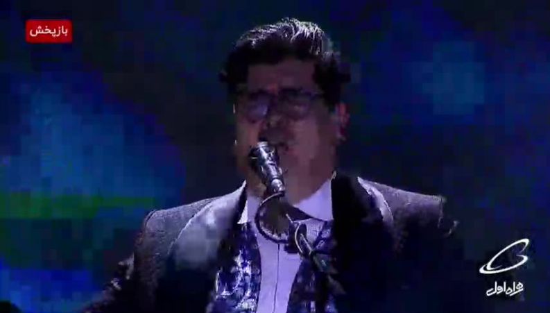 سالار عقیلی قطعه‌ی «تنها می‌مانم» رو به یاد مرحوم پدرش اجرا کرد