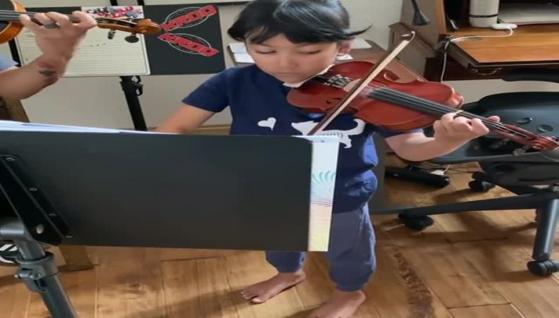 ویالون زدن به سبک دختر شادمهر عقیلی