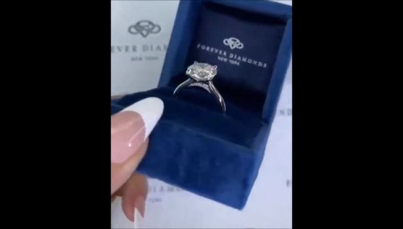 حلقه الماس‌نشان «شیر» بریتنی اسپیرز خواننده معروف