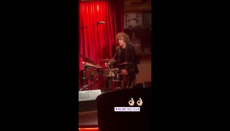 پیمان قاسمخانی و دخترش پریا در حال دیدن کنسرت موسیقی در اسپانیا