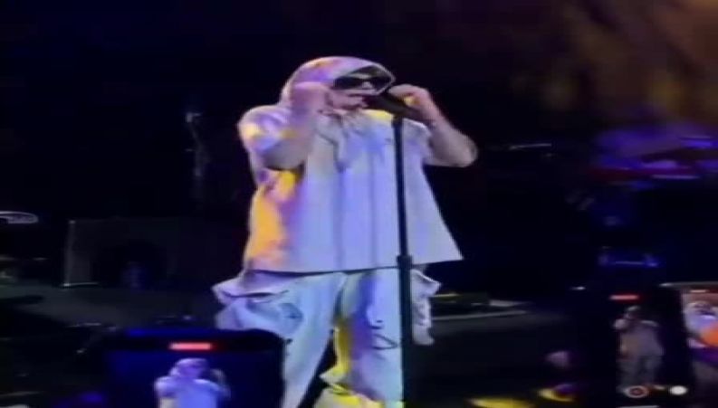 استایل جاستین بیبر خواننده پاپ امریکایی با روسری در کنسرتش