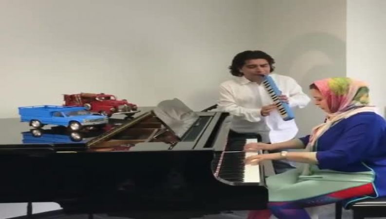 پیانو زدن حرفه ایی مهرآوه شریفی نیا به همراه سامان احتشامی