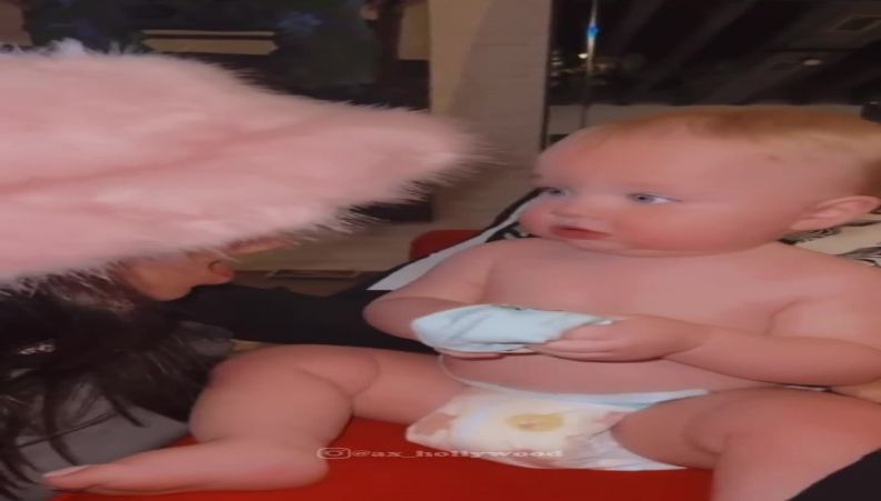 ویدیو زیبا از امیلی راتایکوفسکی مدل مشهور ۳۰ ساله و پسر 10 ماهه اش