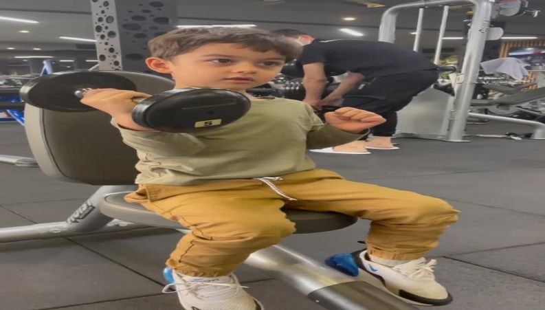 هامون سهیلی پسر زیبای بازیگر معروف در باشگاه بدن سازی