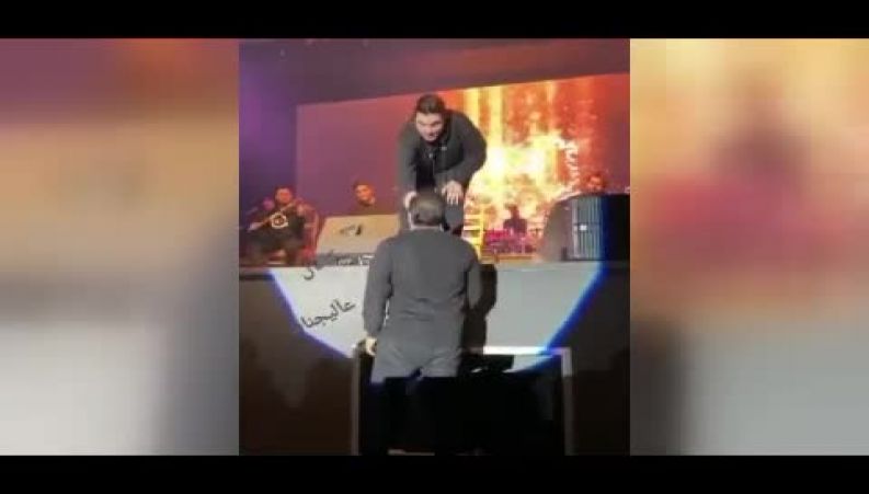 همخوانی دو نفره آرون افشار و پدرش در کنسرت برج میلا