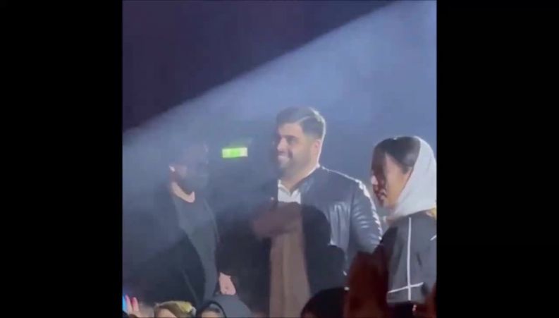 لحظه احساسی خواستگاری وسط کنسرت ناصر زینعلی