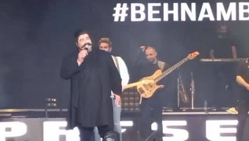 لباس خیلی متفاوت بهنام بانی  خواننده پاپ در کنسرت تهران