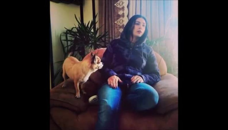 دکوراسیون شیک خانه حدیثه تهرانی و حیوان خانگی مهربانش