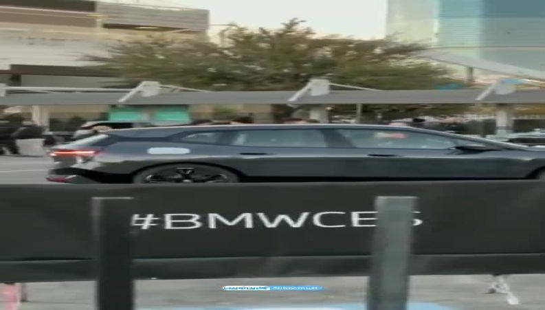 شوکه شدن مردم از عوض شدن رنگ یک خودرو BMW در خیابان