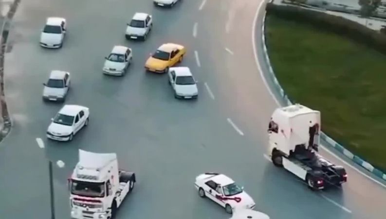 مردم یک شهر با دیدن عروس کشان عجیب و غریب یک عروسی  شوکه شدند 