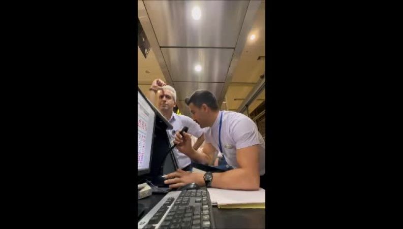  تقلید صدای یک زن توسط مسئول پرواز مرد در فرودگاه امام خمینی