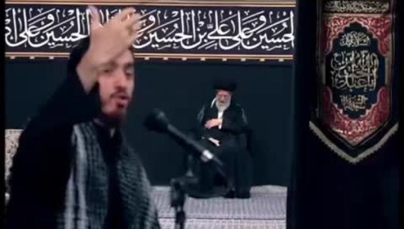 سینه‌زنی رهبر انقلاب در مراسم عزاداری شب عاشورا