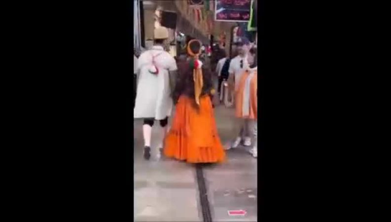 واکنش‌های جالب مردم بازار تجریش تهران به لباس زوج خوش ذوق قشقایی