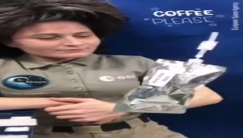  قهوه نوشیدن عجیب و حیرت انگیز فضانورد اروپایی در ایستگاه فضایی بین المللی!