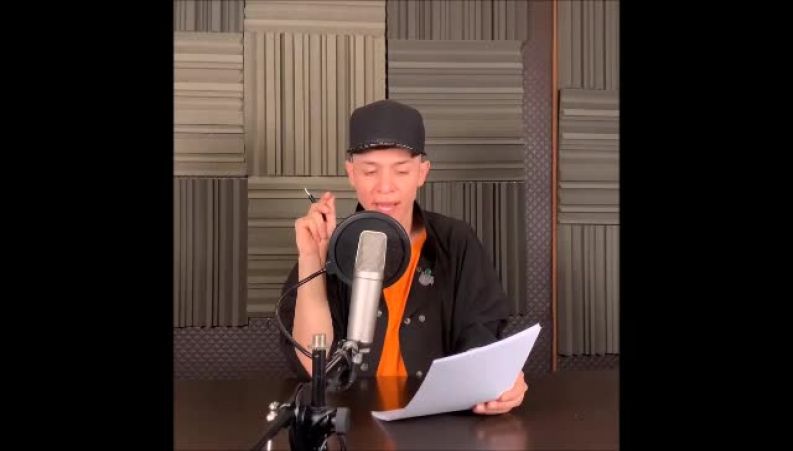 چهره دخترانه «مهرداد مزرعه» گوینده صدای عابر بانک موقع رفتن به سربازی 17 سال پیش