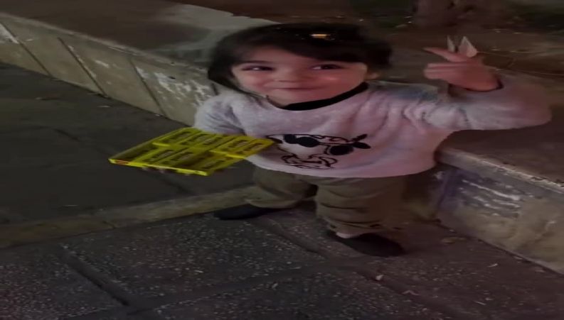 ویدیو پربازدید از شیرین زبانی دختر کودک کار که قلبتان را به درد می آورد