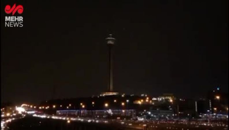  به یاد شهدای حادثه تروریستی کرمان چراغ های برج میلاد خاموش شد