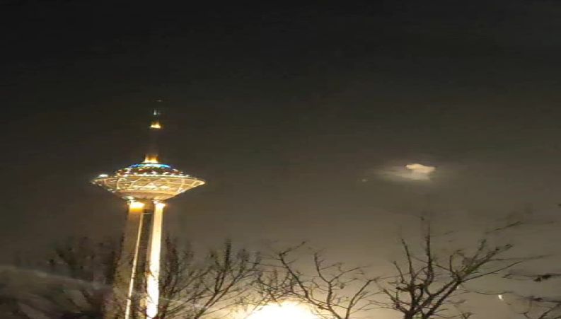 نورافشانی و بانگ الله اکبر در برج میلاد تهران