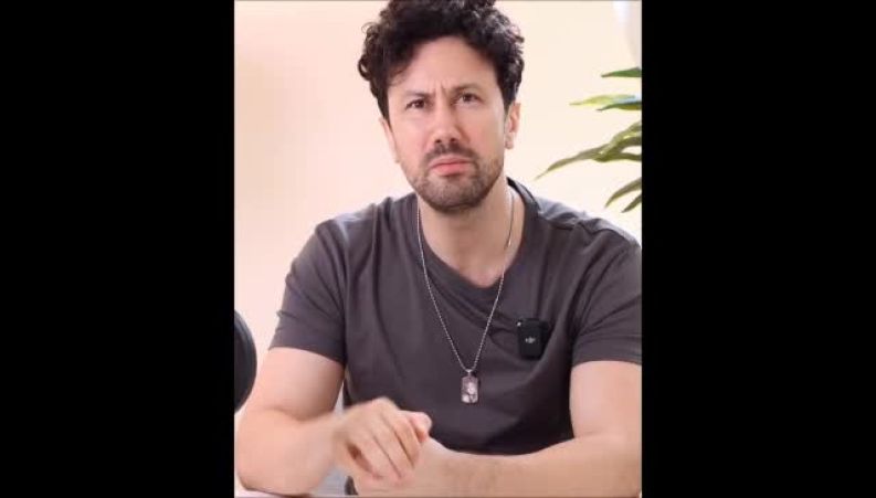 ناگفته‌های شاهرخ استخری از پایان متفاوت سریال دلدادگان / لو رفتن سانسورها از زبان هاتف