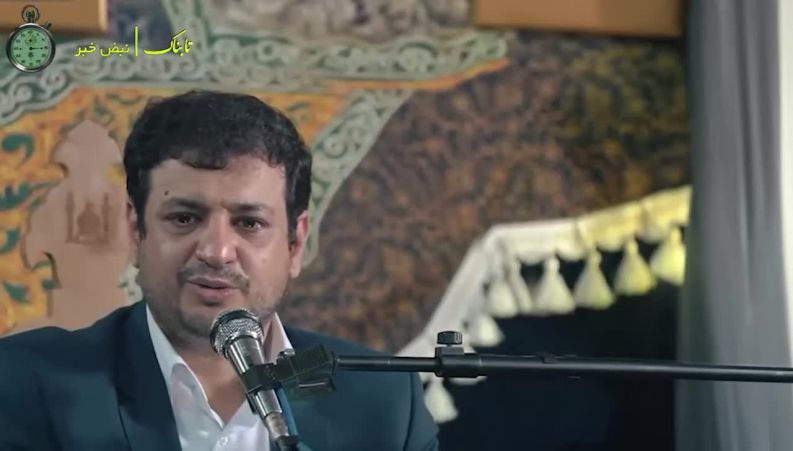 لحظات عجیب غیب شدن دست  علی اکبر رائفی پور حین سخنرانی‌هایش!