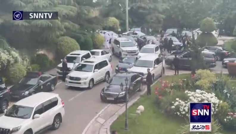 صف خودروهای سران و نمایندگان کشورهای خارجی جهت ادای احترام به پیکر ریاست جمهوری