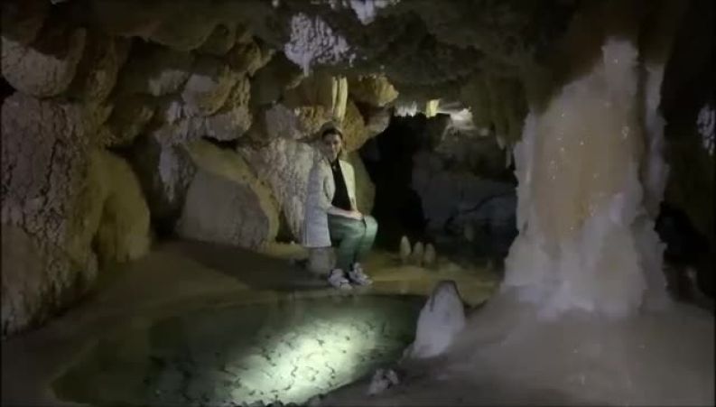 بهشت اسرارآمیز چال نخجیر از نگاه لاله مرزبان / تجربه‌ای فراموش‌نشدنی میان دالان‌های افسانه‌ای و قندیل‌های بلورین