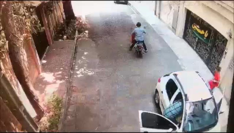 تصاویر دردناک حادثه زورگیری از مادر و کودک در شرق تهران که نمیتوان چشم از آن برداشت
