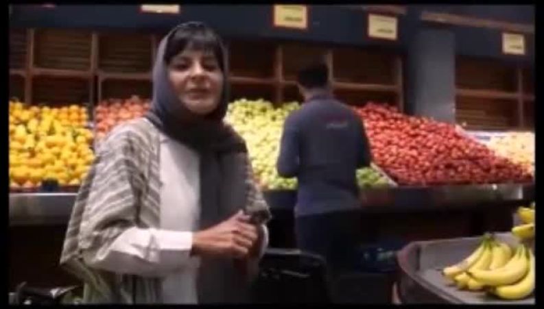 بازیگری پرطرفدار در نقش واقعی زندگی / سیما تیرانداز در حال خرید مایحتاج روزانه برای یک مهمانی